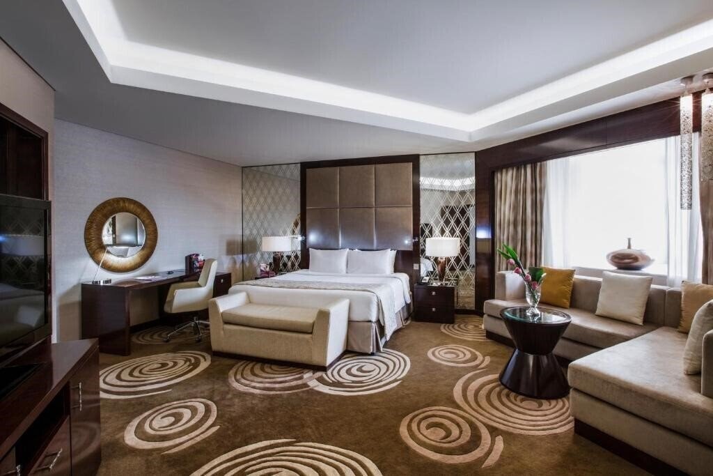 Фото Crowne Plaza Dubai Deira 5*