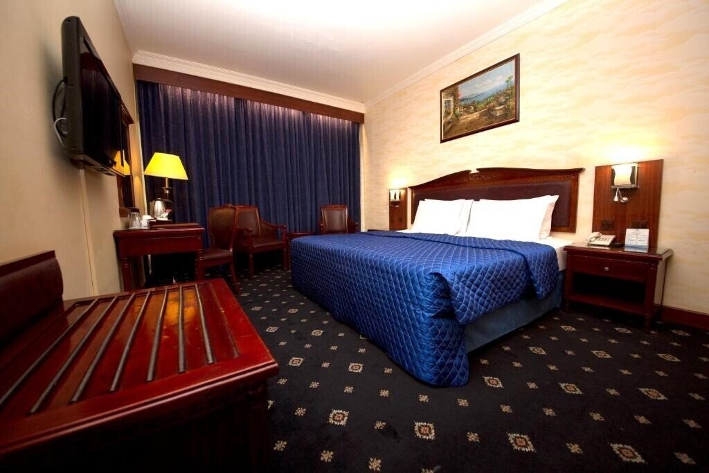 Готель Mount Royal Hotel 2*