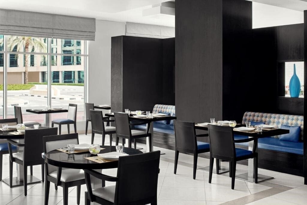 Зображення Holiday Inn Express Dubai Safa Park 2*