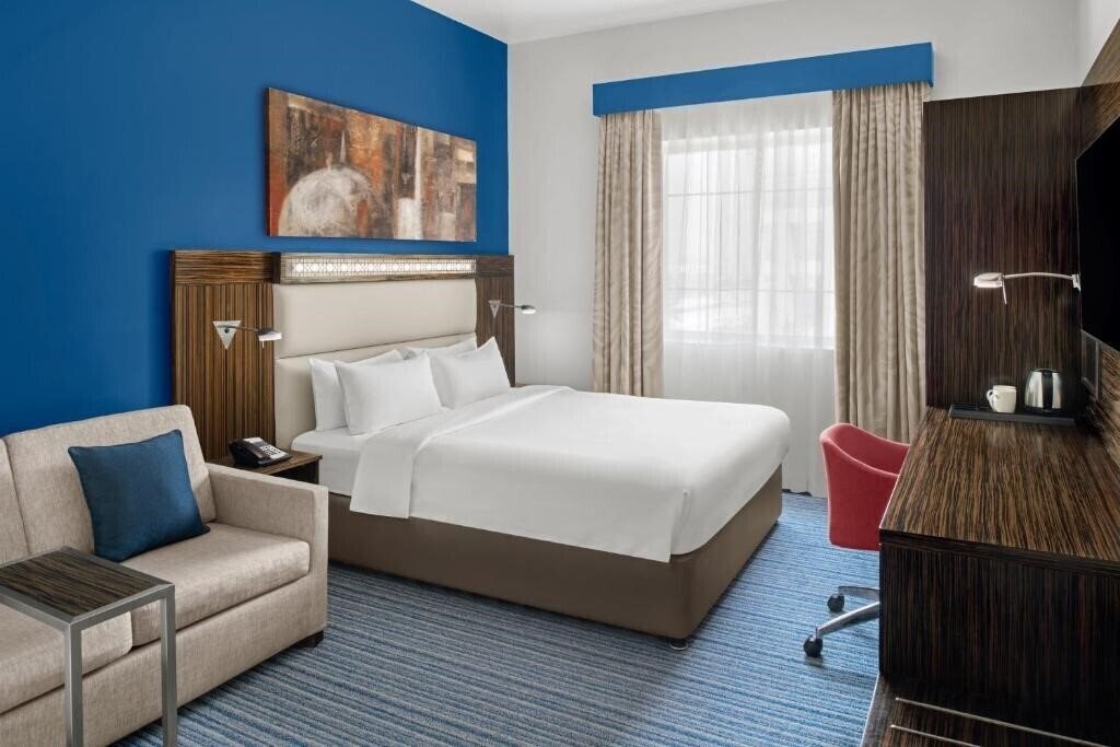 Картинка Holiday Inn Express Dubai Safa Park 2*