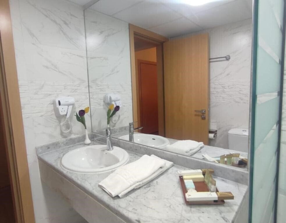 Картинка York International Hotel 3*