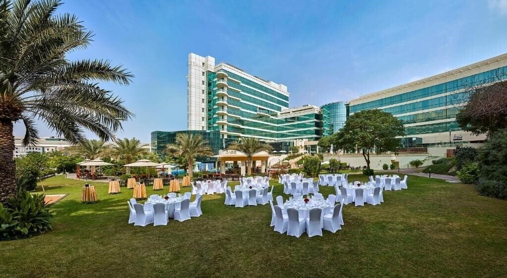Картинка Millennium Airport Hotel Dubai 4*