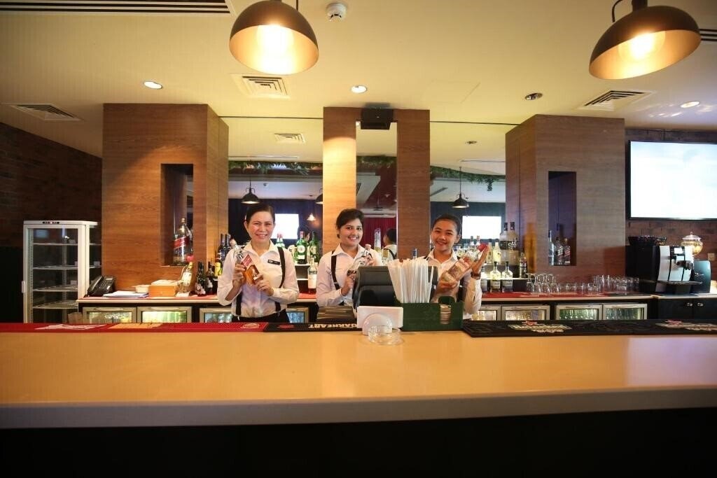 Зображення Holiday Inn Express Dubai Airport 2*