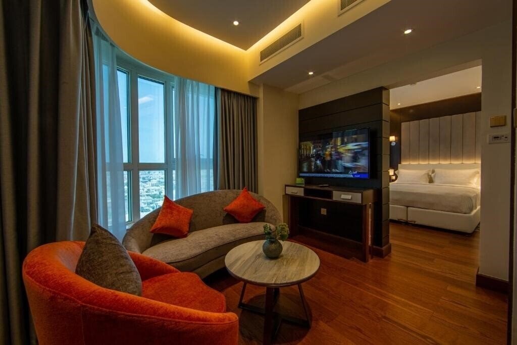 Готель Number One Tower Suites Apt 3*