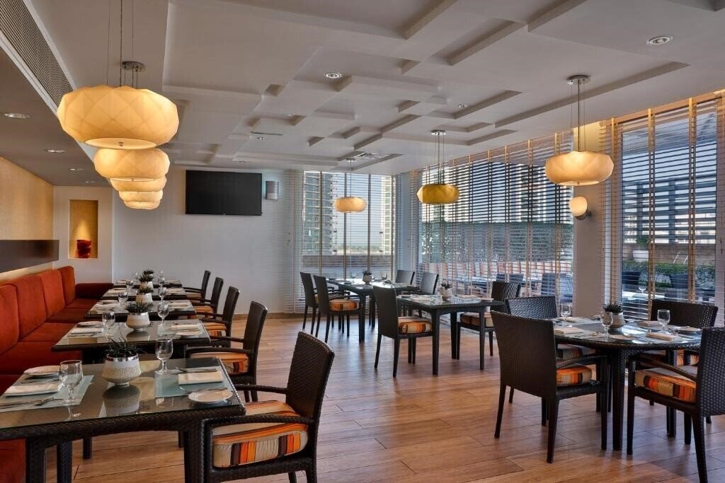 Изображение La Suite Dubai Hotel & Apartments (ex. Fraser Suites Hotel Apartments) 4*