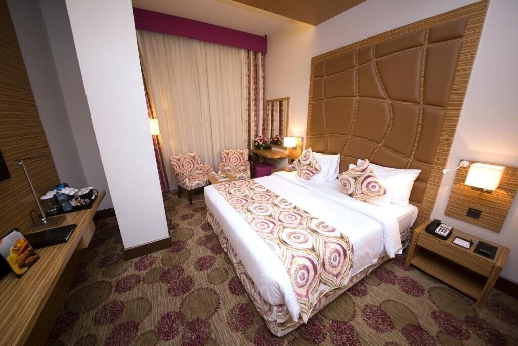 Фотографія Best Western Plus Pearl Creek Hotel 4*