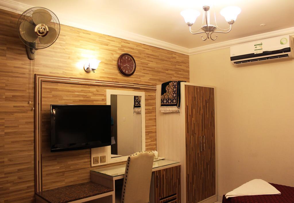 Фото Sutchi Hotel 1*