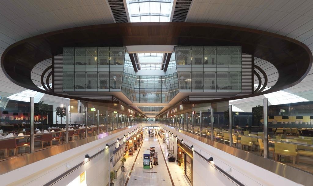 Готель Dubai International Hotel 5*