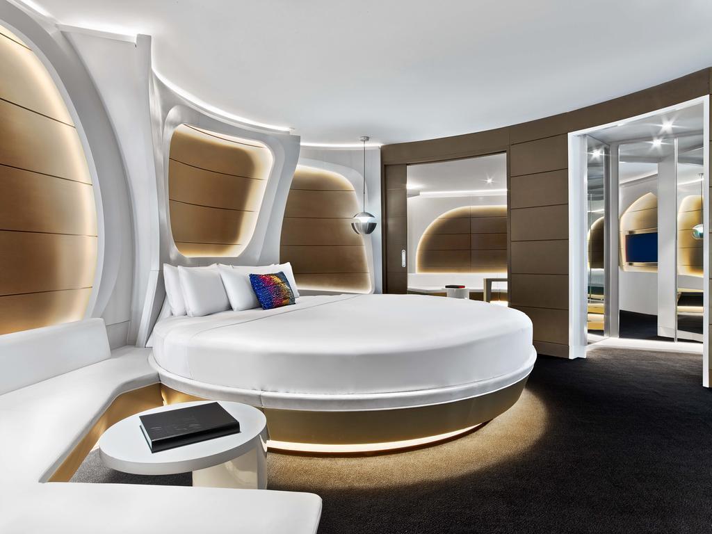 Готель W Dubai Al Habtoor City 5*