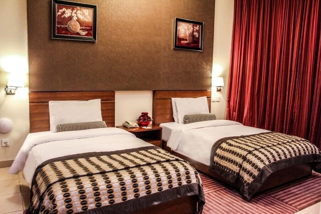 Фото Dunes Hotel Apartments Oud Metha 4*