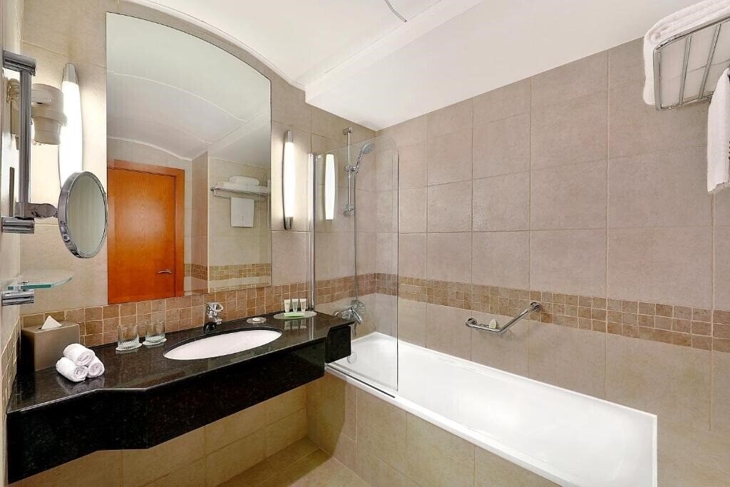 Фотографія Marriott Executive Apartments Dubai, Green Communi 3*