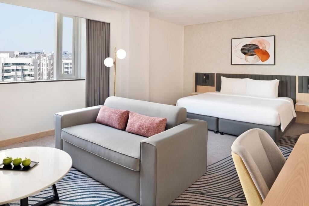 Фото Crowne Plaza Jumeirah Dubai 5*