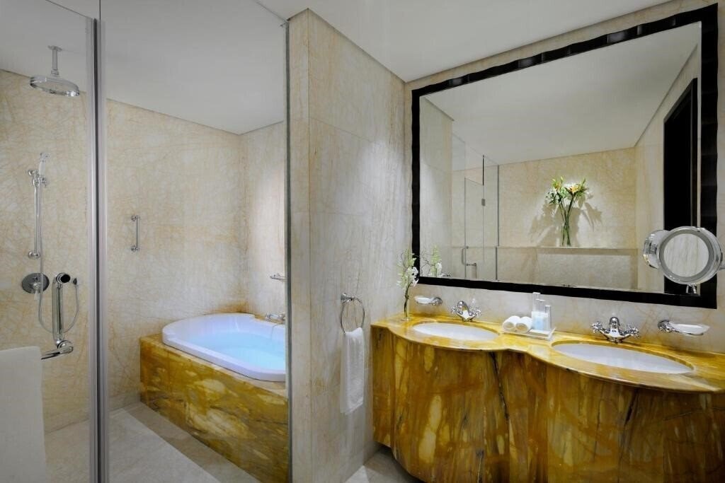 Фотографія Crowne Plaza Jumeirah Dubai (ex. Ramada By Wyndham Jumeirah) 5*