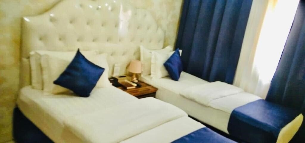 Готель Golden Star Hotel 2*