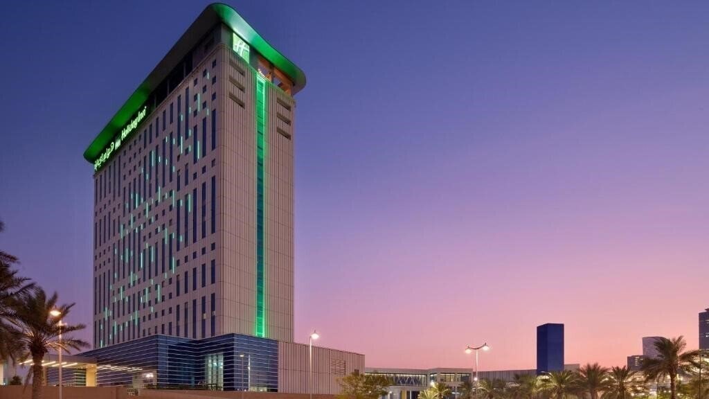 Готель Holiday Inn Dubai Festival City 4*