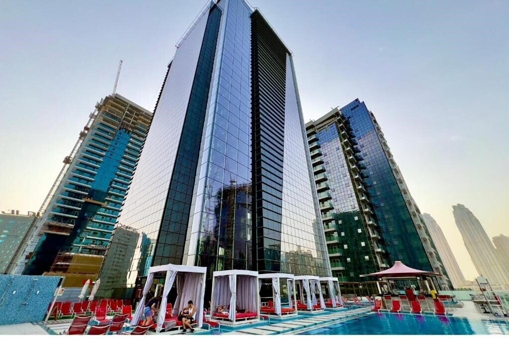 Готель Canal Central Business Bay 5*
