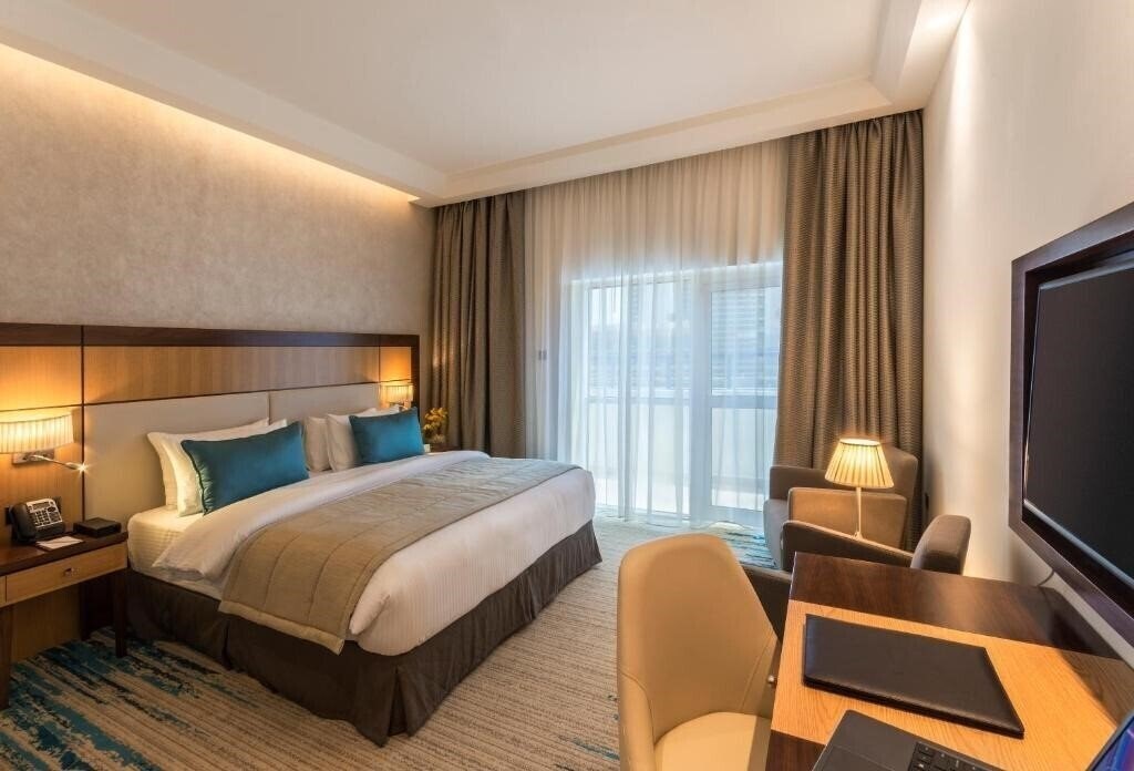 Готель Golden Tulip Media Hotel (ex. Comfort Inn Hotel Apartments, Golden Tulip Al Thanyah) 4*