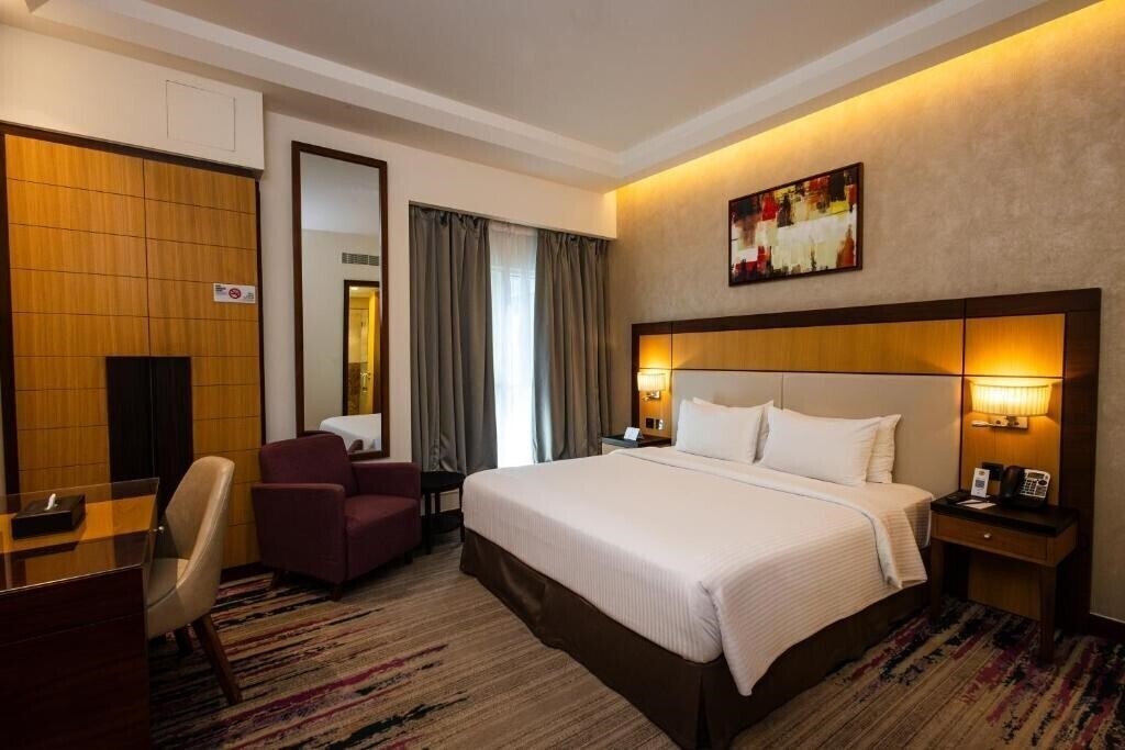 Готель Golden Tulip Media Hotel 4*