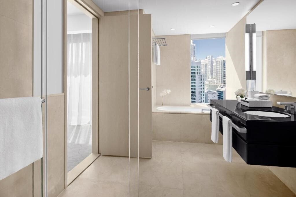 Зображення JW Marriott Hotel Marina 5*