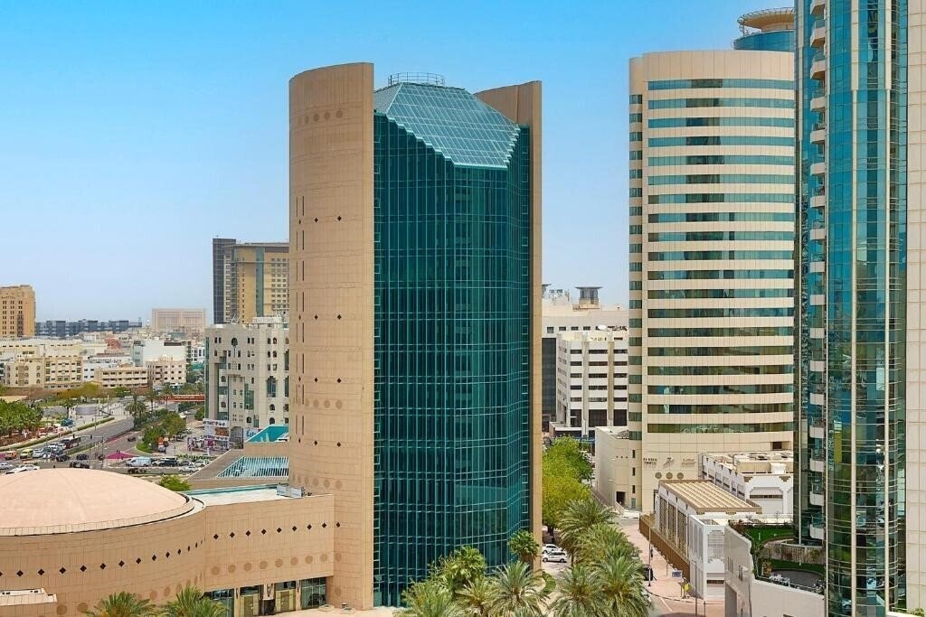 Фото Sheraton Dubai Creek Hotel & Towers 5*