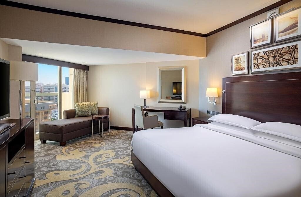 Фотографія Sheraton Dubai Creek Hotel & Towers 5*