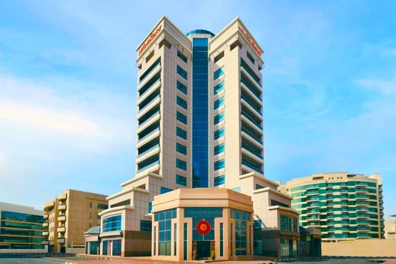 Отель Movenpick Hotel & Apartments Bur Dubai 5*