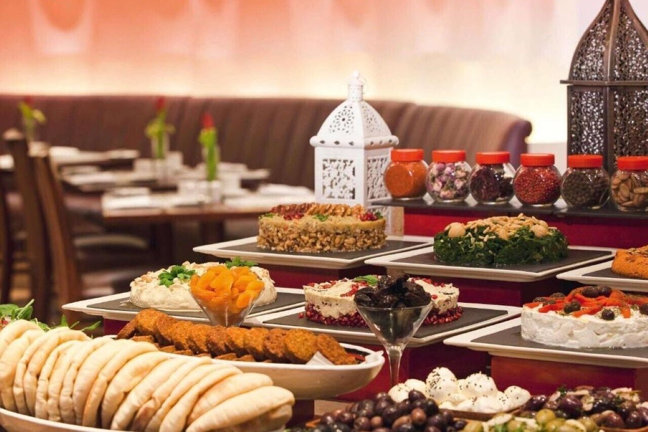 Картинка Movenpick Hotel & Apartments Bur Dubai 5*