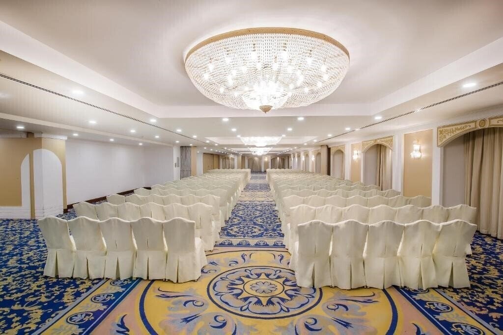 Картинка Grand Excelsior Hotel Bur Dubai 4*