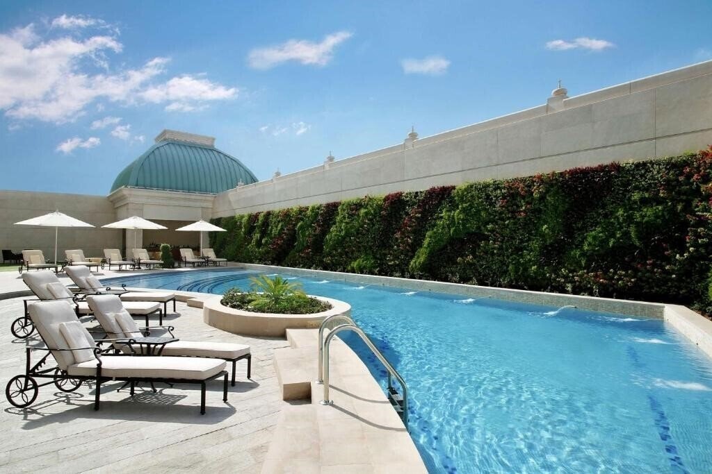Готель Al Habtoor Palace Dubai 5*