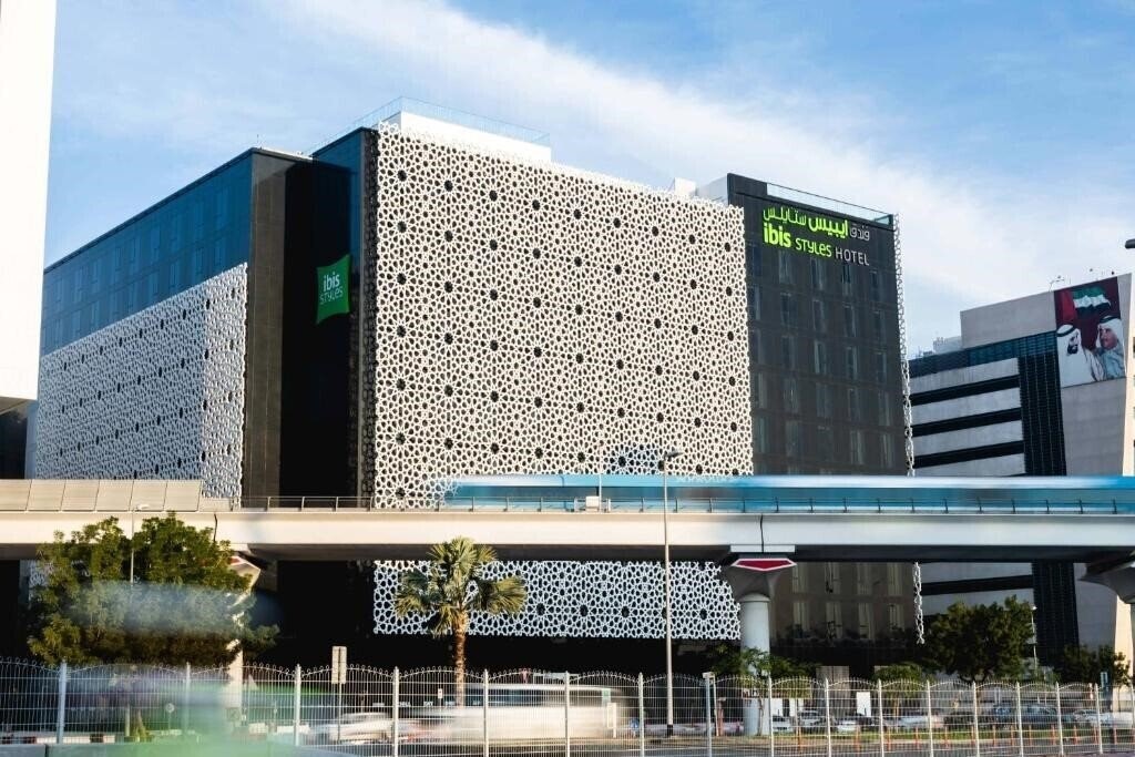 Готель Ibis Styles Dubai Airport 3*
