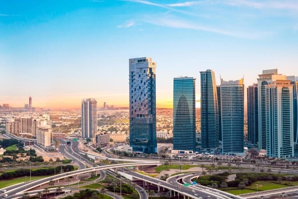 Отель Taj Jumeirah Lakes Towers Hotel 5*