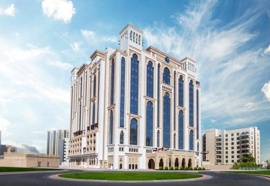 Отель Al Jaddaf Rotana 5*