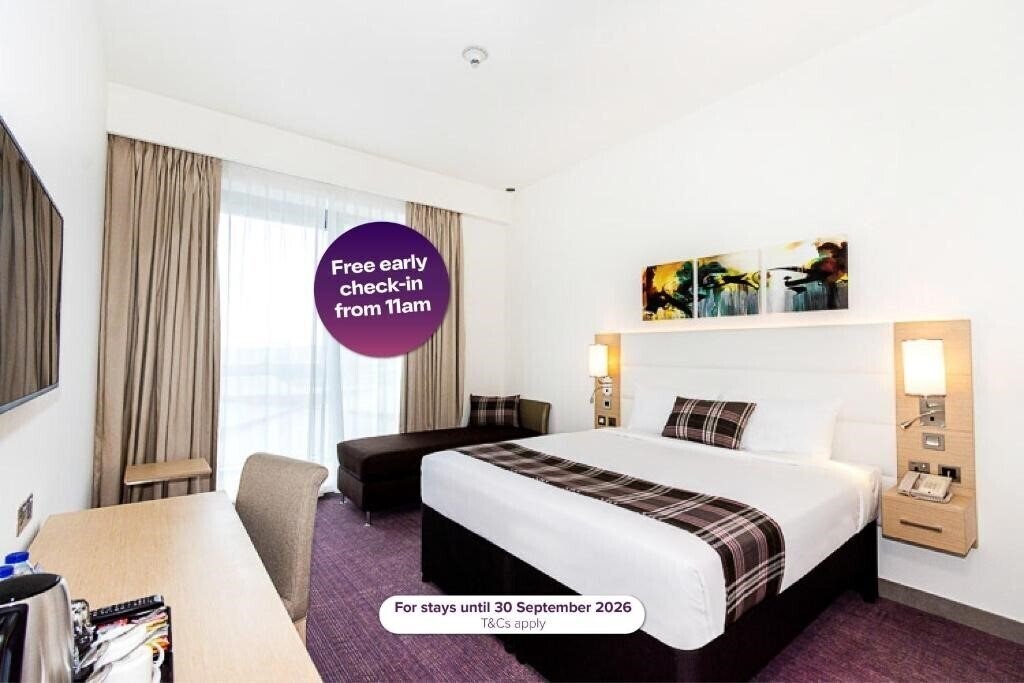 Отель Premier Inn Dragon Mart 3*