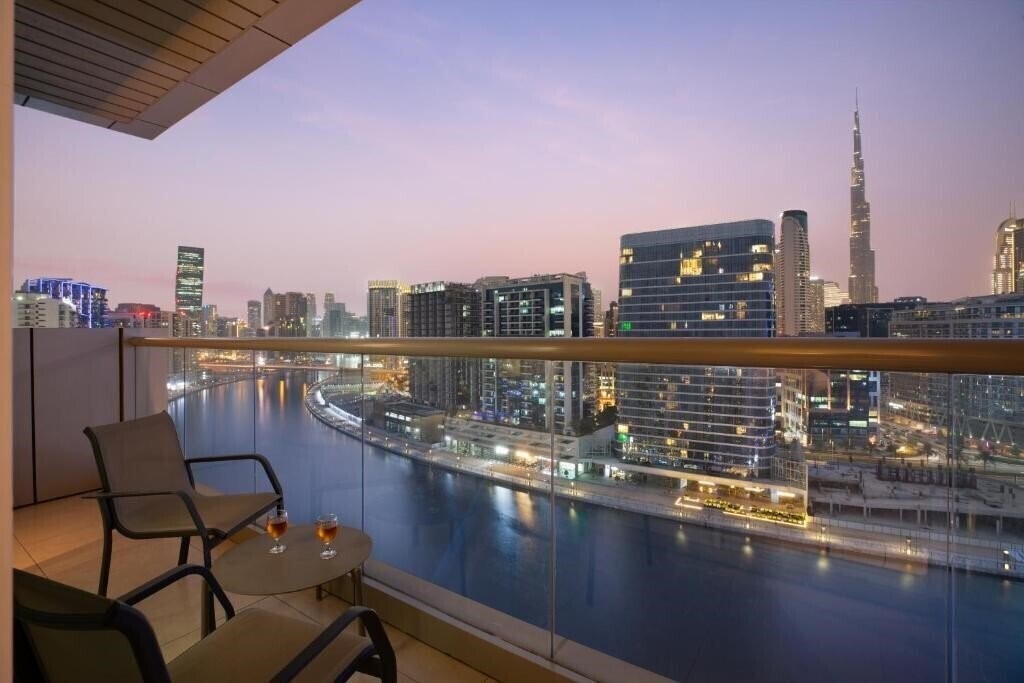 Картинка Royal Continental Suites 5*