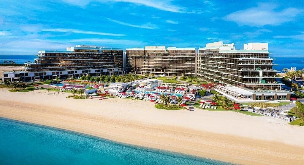 Готель Th8 Palm Dubai Beach Resort, Vignette Collection 5*