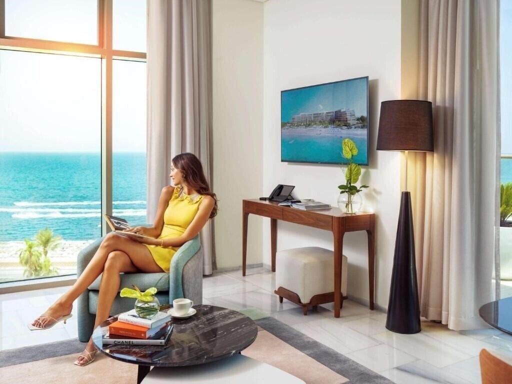 Фотографія Th8 Palm Dubai Beach Resort, Vignette Collection 5*