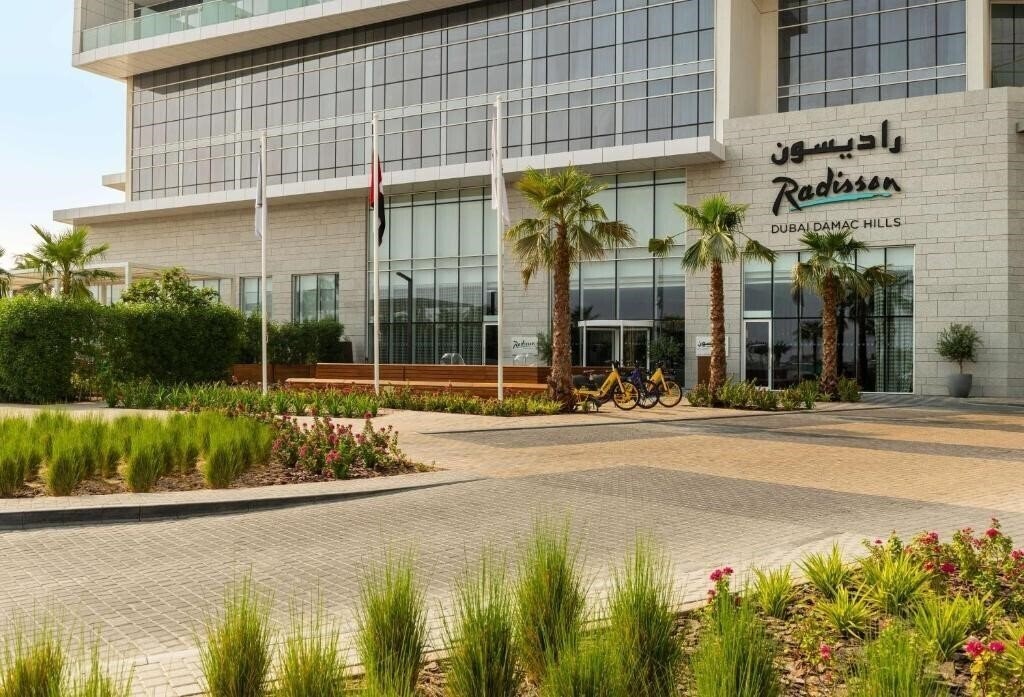 Фото Radisson Dubai Damac Hills 5*