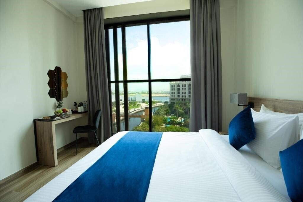 Готель Grand Kingsgate Waterfront 4*