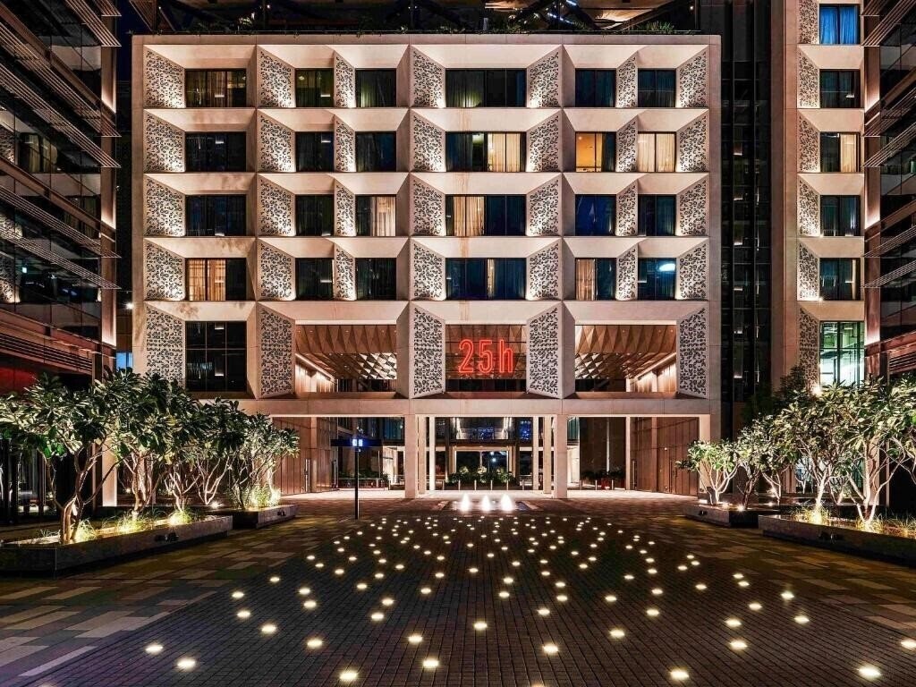 Готель 25hours Dubai One Central 5*