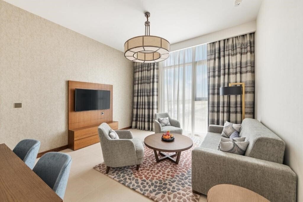 Фотографія Staybridge Suites Al Maktoum Airport 4*