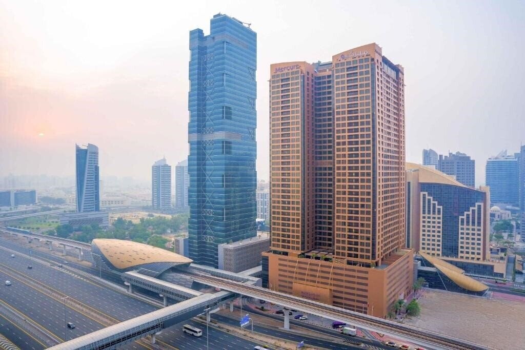 Готель Mercure Suites Dubai Barsha Heights 3*
