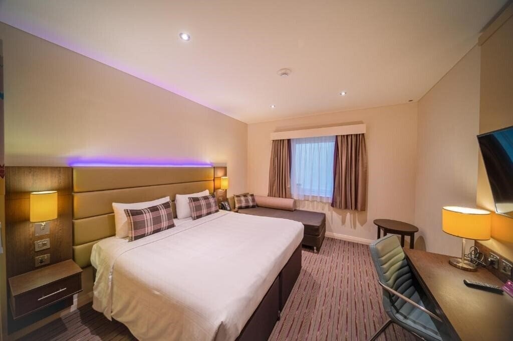 Фото Premier Inn Dubai Al Jaddaf 3*