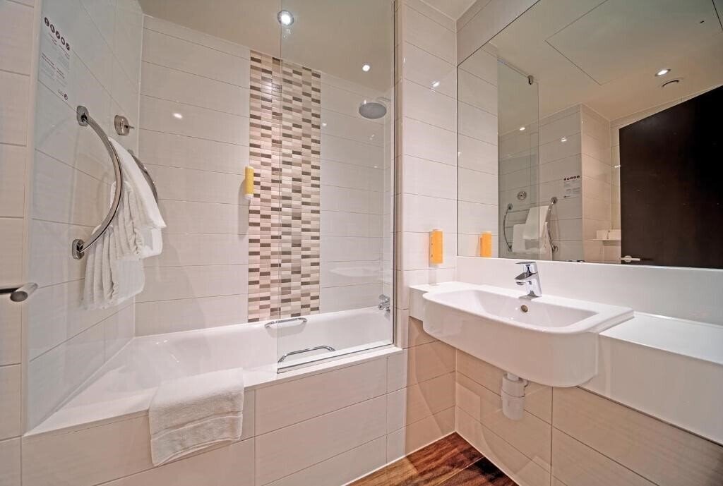 Фотография Premier Inn Dubai Al Jaddaf 3*