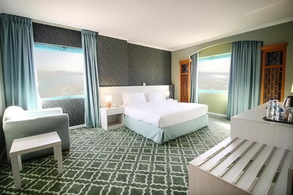 Отель The George Hotel By Saffron, Dubai Creek 3*