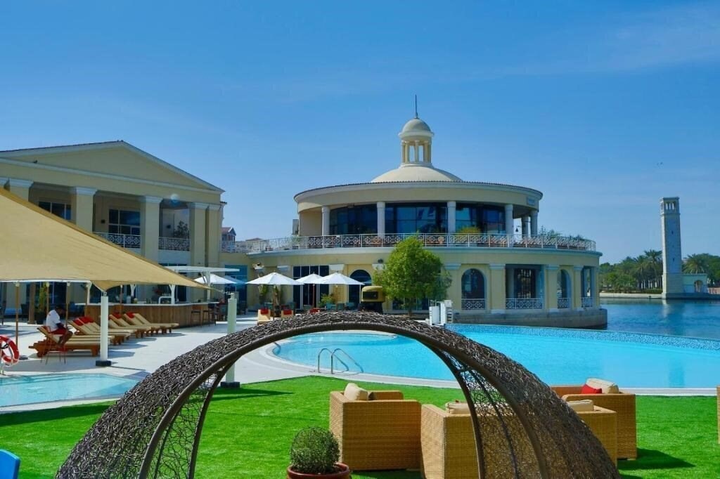 Готель Millennium Lakeview Hotel 4*