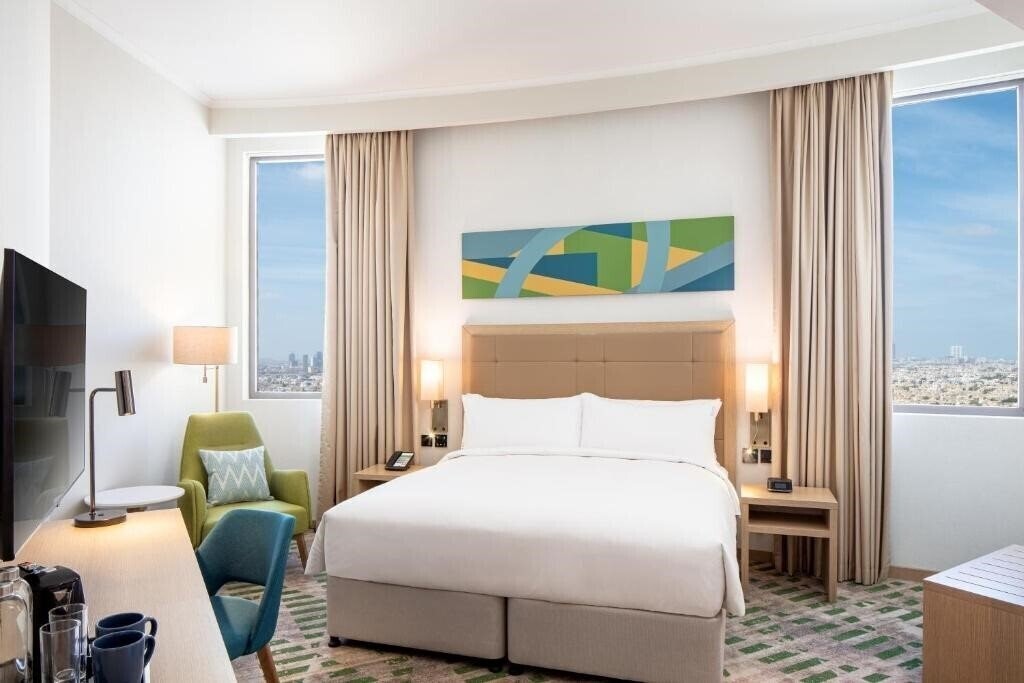 Фотография Holiday Inn & Suites Dubai Science Park 4*