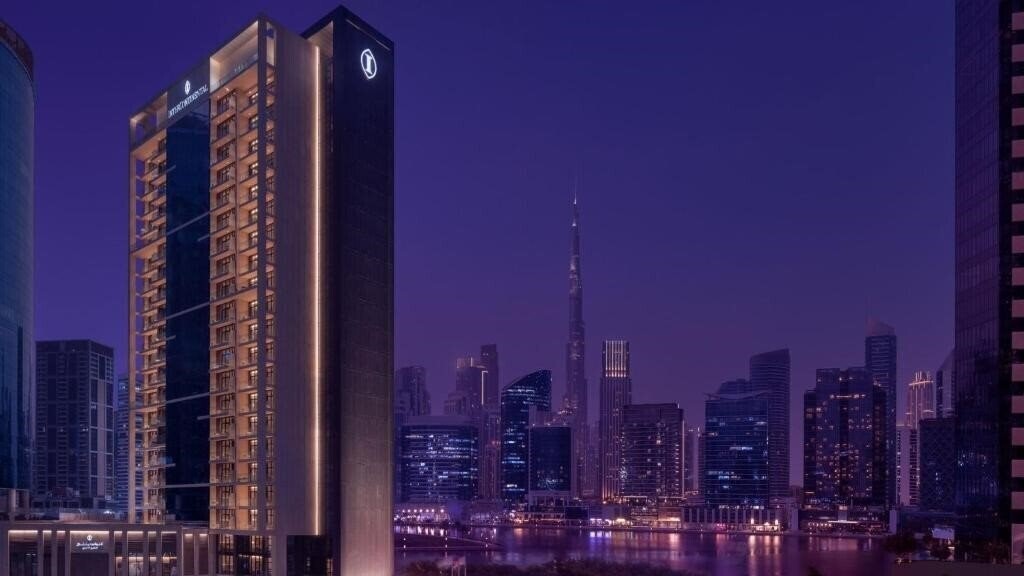 Готель Intercontinental Residences Dubai Business Bay 5*