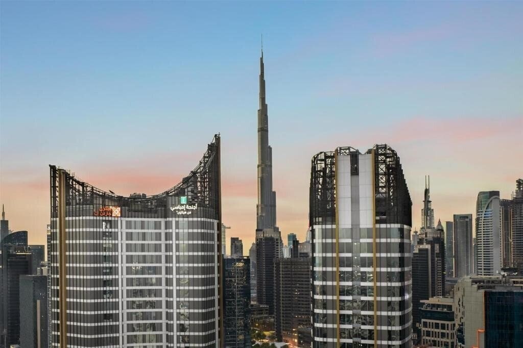 Готель Embassy Suites By Hilton Dubai Business Bay 5*