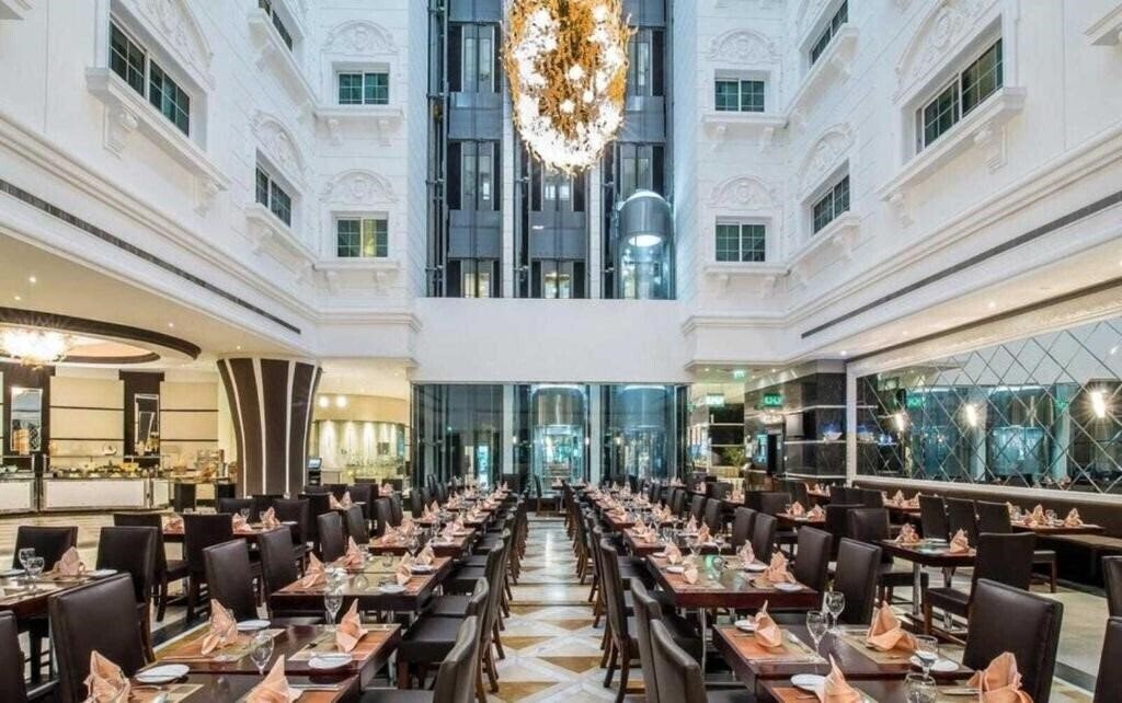 Зображення Sunday Holiday International Hotel (ex. Holiday Inn Bur, Excelsior Creek) 4*