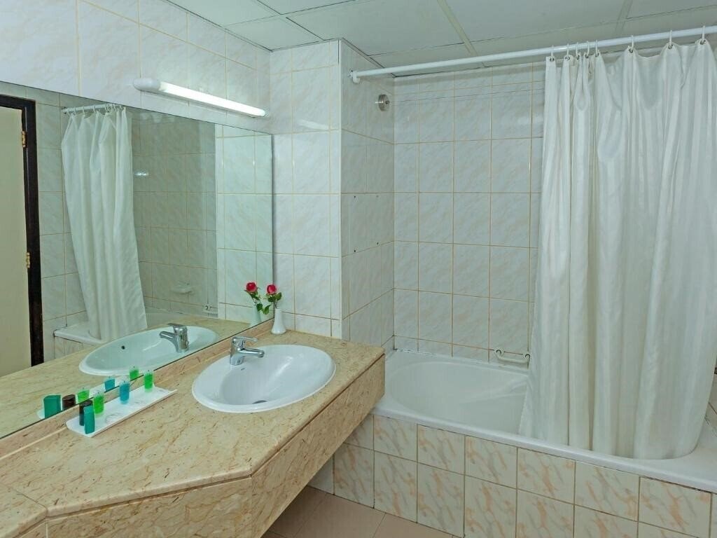 Фото Wave International Hotel 2*